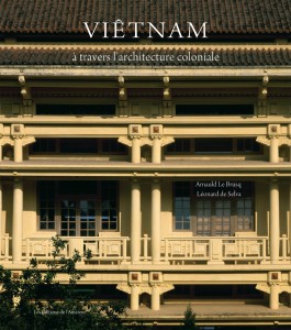 Couverture de Viêtnam, à travers l'architecture coloniale